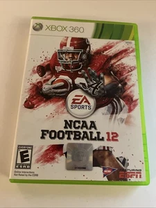 NCAA Football 12 (Microsoft Xbox 360, 2011) CIB con inserto. Disco pulito. Spedizione veloce - Foto 1 di 7