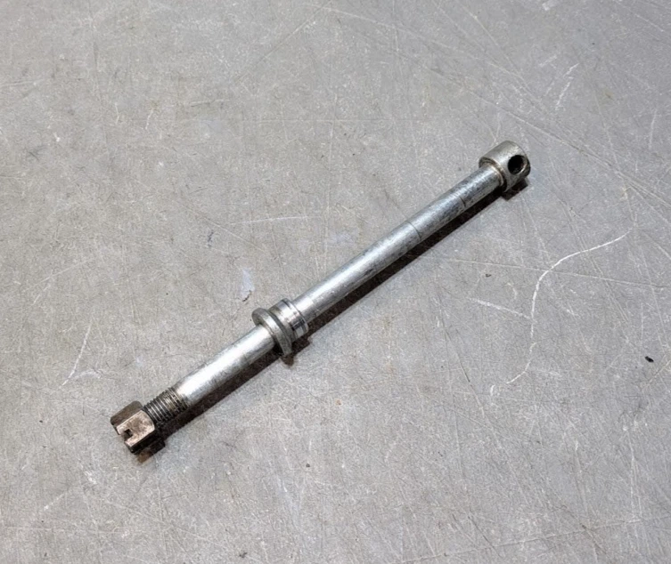 Eje de rueda delantera Suzuki JR50 Foto 1 de 1