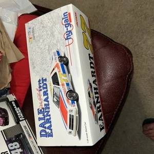 DALE EARNHARDT SR #77 HY-GAIN 1976 MALIBU 1/24 DIECAST - Picture 1 of 6