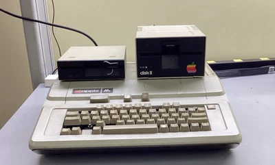 Apple IIe A2S2064 Enhanced Vintage Computer - image 1 of 4