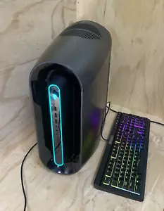Alienware Aurora R10, 2 TB 32 GB di RAM Ryzen 7 3700X, GeForce RTX 2060 Super, LEGGI - Foto 1 di 15
