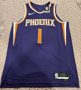Maglia autentica Devin Booker vendita al dettaglio $ 200 taglia Large Dri-Fit ADV! Spedizione Veloce 🔥 - Foto 1 di 11