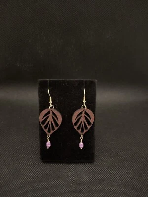 Pendientes de cuero vegano de perlas de imitación púrpura nuevos Foto 1 de 2