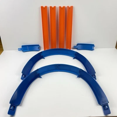 Hot Wheels Adjustable Banked Curve Corner Kit. 14 Pieces.  - Image 1 of 4
