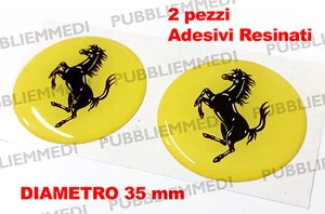 2 ADESIVI ADESIVO RESINATO STICKER FERRARI - STEMMA ROTONDO DIAMETRO MM 35 - Foto 1 di 1