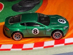 Hot Wheels 2010 Speed Machines Aston Martin V8 Vantage grün #R8482 lose - Bild 1 von 5