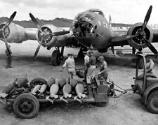 Boeing B-17 Flying Fortress Bomber Crew loading bombs 8x10 WWII WW2 Photo 818a