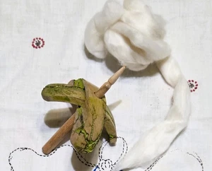 Spindel handgeschnitzt türkischer Stil recyceltes Mangoholz (kleine limettengrüne Maserung) - Bild 1 von 6