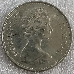 UNITED KINGDOM TEN (10) NEW PENCE COIN 1975 (QUEEN ELIZABETH II) *C675 - Picture 1 of 3
