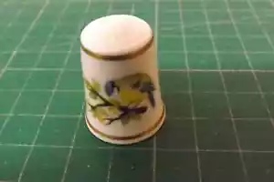 ROYAL WORCESTER FINGERHUT EIN SCHÖNER VOGEL STUDIE FINGERHUT (4130) - Bild 1 von 7