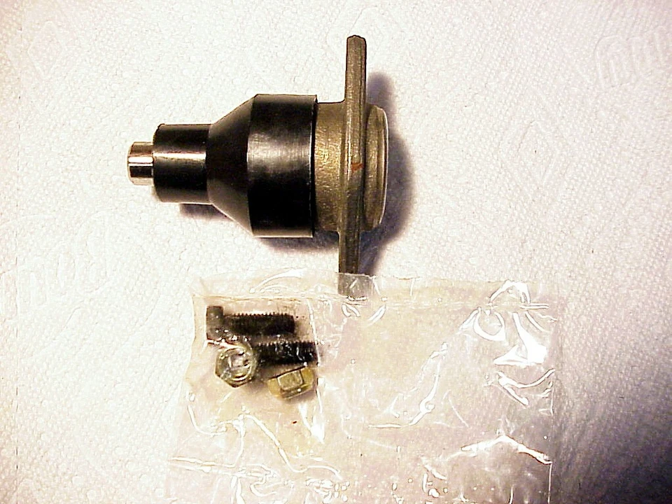 NUEVA RÓTULA SUPERIOR VOLVO 122s | Se adapta a: Scan Tech 120 220 P1800 P1800ES | $21 | Foto 1 de 1