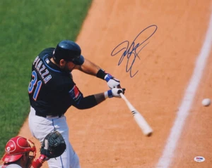 MIKE PIAZZA SIGNED 16x20 PHOTO SWINGING BAT vs PHILLIES AUTO DODGERS METS + PSA - Picture 1 of 4
