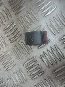 2009-14 VW PASSAT 5DR CFF BOOT LID TAILGATE SWITCH BUTTON 3AA959831 OEM - Picture 1 of 5