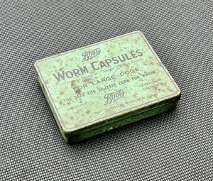 SCARCE 1950s ERA BOOTS VETERINARY CHEMISTS WORM CAPSULES FOR DOGS SMALL TIN (ia) - Picture 1 of 7