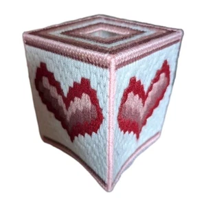 Handmade Needlepoint Plastic Canvas Tissue Box Cover Bargello Hearts Valentines - Picture 1 of 8