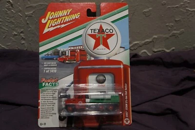 2018 Johnny Lightning Texaco GMC CCKW 2.5-Ton 6x6 Tanker Truck - Image 1 of 4