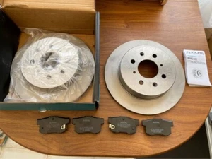 2x Solid Brake Discs and Pads fits HONDA CIVIC Mk7 1.6 Rear 01 to 05 260mm Set - Picture 1 of 7