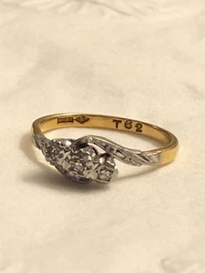 Vintage 18K Gold & Diamond 3 Stone Ring Size 5.75 - Picture 1 of 7