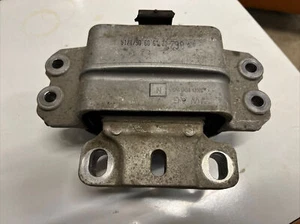 Halter Getriebe Halter OE  N° 1K0199555N 1598 CCM 85 KW VW Touran 1.6 FSI Bj - Bild 1 von 4