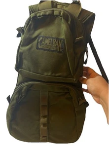 Mochila Camelbak MULE Maximum Gear Hydration Pack Verde Oliva 100 oz/3L - Imagen 1 de 10