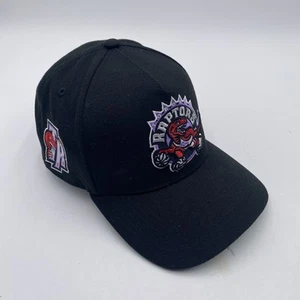 Cappello Toronto Raptors SnapBack Mitchell & Ness nero retro pulito - Foto 1 di 11