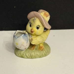 "Pequeña figura de pollito de Pascua de porcelana con huevo con pequeño jarrón de 2,5"" de alto Taiwán" - Imagen 1 de 8