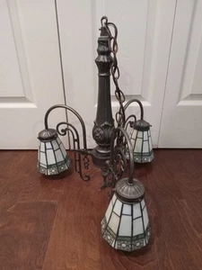 VINTAGE KUNSTHANDWERK BUNTGLAS 3-ARMIGER KRONLEUCHTER EISEN ZAUBER MATT LICHT - Bild 1 von 16