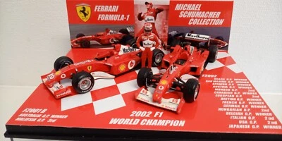 SET 2 AUTO 1/43 COLLEZIONE SCHUMACHER 2002 CAMPIONE DEL MONDO FERRARI F2001B ... - Immagine 1 di 4