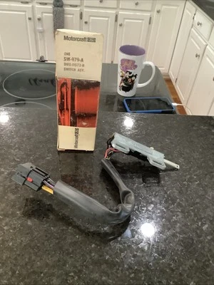 Новый из старых запасов 1971-1974 Ford Pinto выключатель зажигания D1FZ-11572-B - Изображение 1 из 4