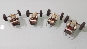 JOUEF. LOT DE 4 MOTEURS AVEC ESSIEUX POUR VOITURE DE CIRCUIT - Picture 1 of 2
