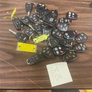 Key Fob Lot Of 26 Assorted USED GM Chevy Buick Cracked, Damaged - Picture 1 of 8