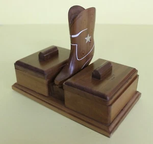 Vintage HOLZ ZIGARETTENDOSE Western Stil geschnitzte Stiefel 2 Fächer 60er Jahre - Bild 1 von 5