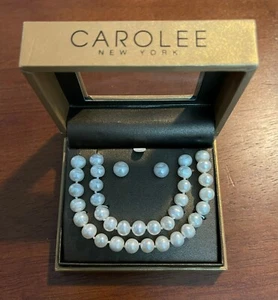 Carolee Doppelstrang weiße Perlenkette und Ohrringe Set mit silberfarbenem Metall - Bild 1 von 5