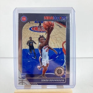 2019-20 NBA Hoops Premium Stock Sekou Doumbouya Rookie Pistons #212 - Picture 1 of 2