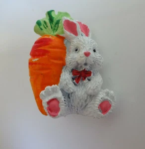 Vtg Buny Rebit Cutie Holiday Easter Metal Enamel Pin Brooch - Picture 1 of 5
