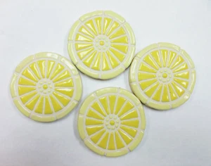 RUEDA DE CARRO Mosaico Hecho a Mano Azulejos Cerámicos Posavasos Ombre Amarillo Radios Juego de 4 - Imagen 1 de 3