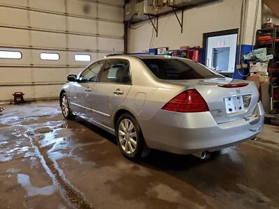 Nudillo trasero izquierdo honda accord 03 04 05 2006 07 Foto 1 de 3