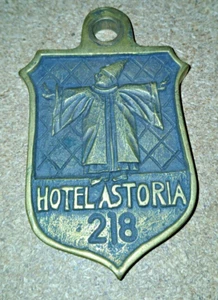Llavero antiguo de latón - Hotel Astoria nº 218 - probablemente años 20 - Imagen 1 de 3