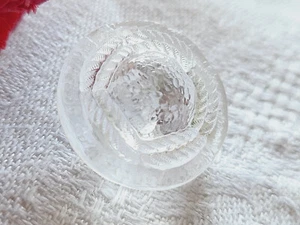 Bouton en verre ancien en verre transparent fort relief pied 2,2  cm G19F - Picture 1 of 3