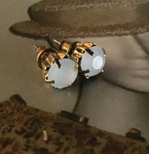 Vintage EARRING Jewellery SWAROVSKI White Opal CRYSTAL Gold Plated Stud Set - Picture 1 of 11