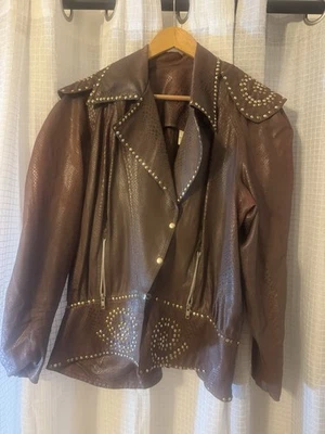 Винтажная коричневая куртка с заклепками со змеиным принтом - Изображение 1 из 4