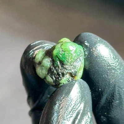 100% Natural Green Emerald Rough From Zambian Earth Mined 20.9Cts Healing Rough - Image 1 of 4