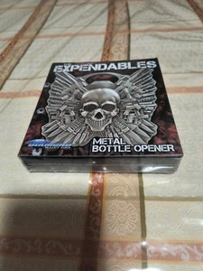 THE EXPENDABLES - Metall Flaschenöffner - DIAMOND SELECT TOYS - versiegelt - MAGNETISCH - Bild 1 von 2