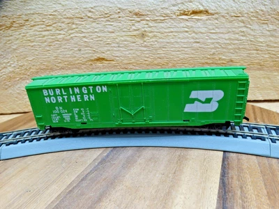TYCO HO Scale 51' Weighted Burlington Northern BN 10025 Box Car - Image 1 of 4
