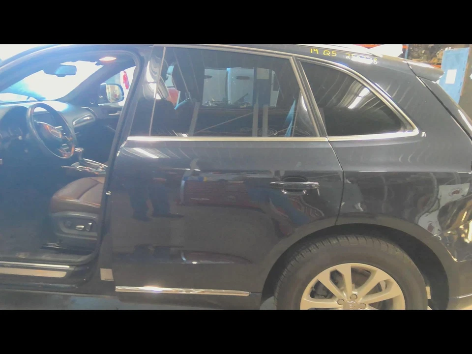 Used Rear Left Door Assembly Rear Side fits: 2014 Audi Q5 electric privacy tint - Image 1 of 4