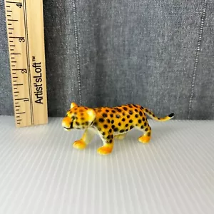 Cucciolo leopardato bambino plastica arancione figura animale natura fauna selvatica - Foto 1 di 12