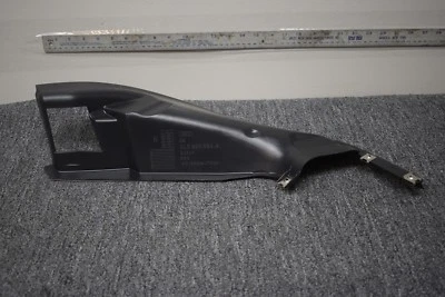 AUDI Q7 2016 adaptador delantero derecho guía de aire OEM de fábrica Foto 1 de 4