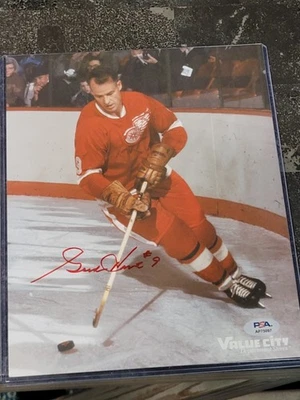 Gordie Howe 8x10 Norman James Glossy Photo. Color Match Red Ink! PSA DNA! Red. - Image 1 of 3