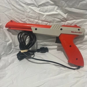 Original 1985 Nintendo NES Zapper Duck Hunt Gun Authentic NES-005 OEM Orange - Picture 1 of 11