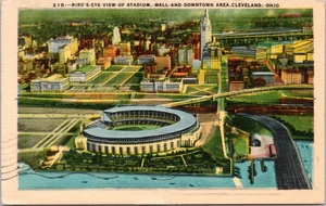 1940er Cleveland Municipal Stadium - Luftaufnahme Downtown Skyline Postkarte - Bild 1 von 3